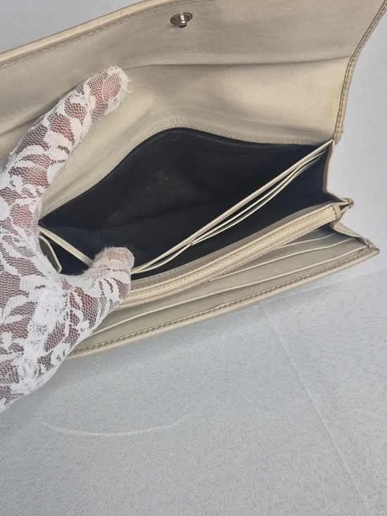 Gucci Beige Brown GG Supreme Continental Wallet with Green-Red Web - Picture 12 of 17